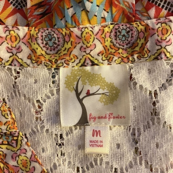 Fig & Flower Medium w/Geometric Print & Lace Back Sleeveless Sheer Blouse - EUC - Picture 4 of 5